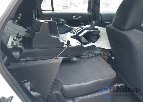 2013 Ford Police Interceptor z USA, uszkodzony, nr VIN 1FM5K8AR9DGC63723